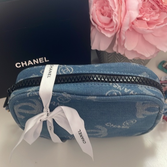 Chanel Beauty “Limited Edition” Pouch with Added Unbranded Crossbody Chain - Picture 6 of 7